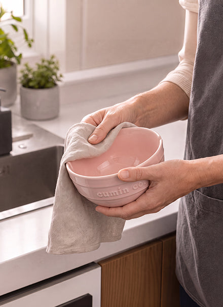 Dry thoroughly with a clean cloth