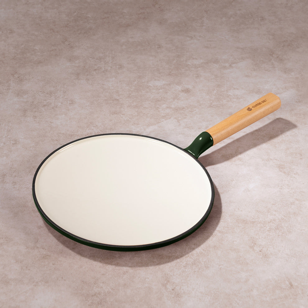 Moringa (Green) / Off-White Glossy Enamel