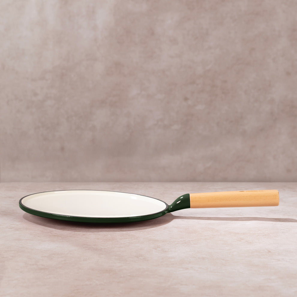 Moringa (Green) / Off-White Glossy Enamel